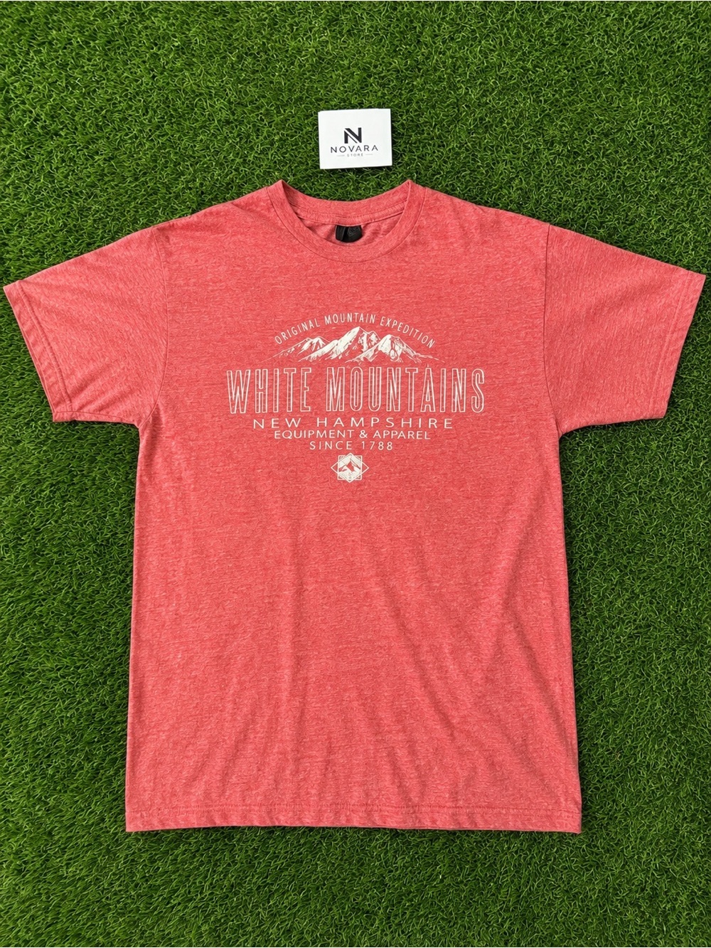 Novara Heather Red 'White Mountains' Graphic Short Sleeve Tee - Men